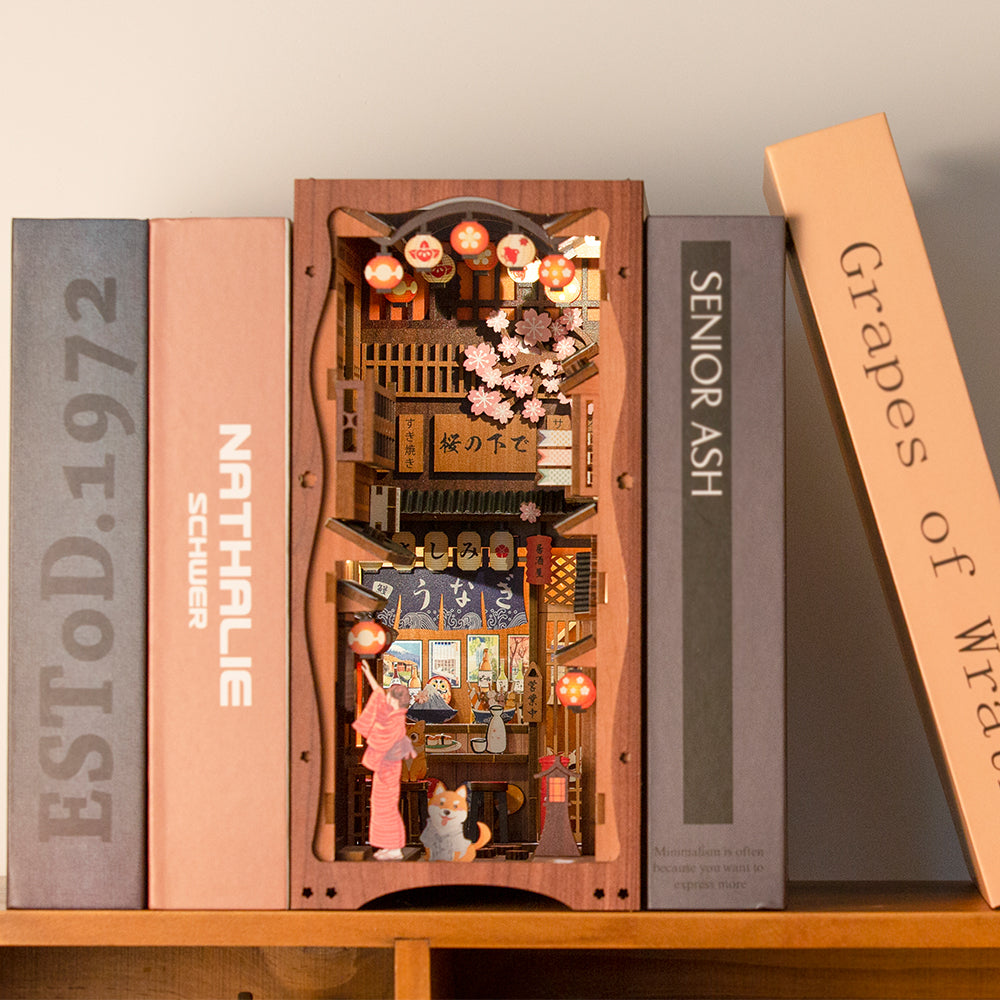 Book nook - Under The Sakura Tree